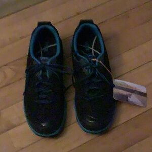 Brand new Dr. Andrew Weil tennis shoes. Size 10